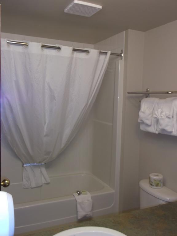 Foxwood Inn And Suites Fox Creek Zimmer foto