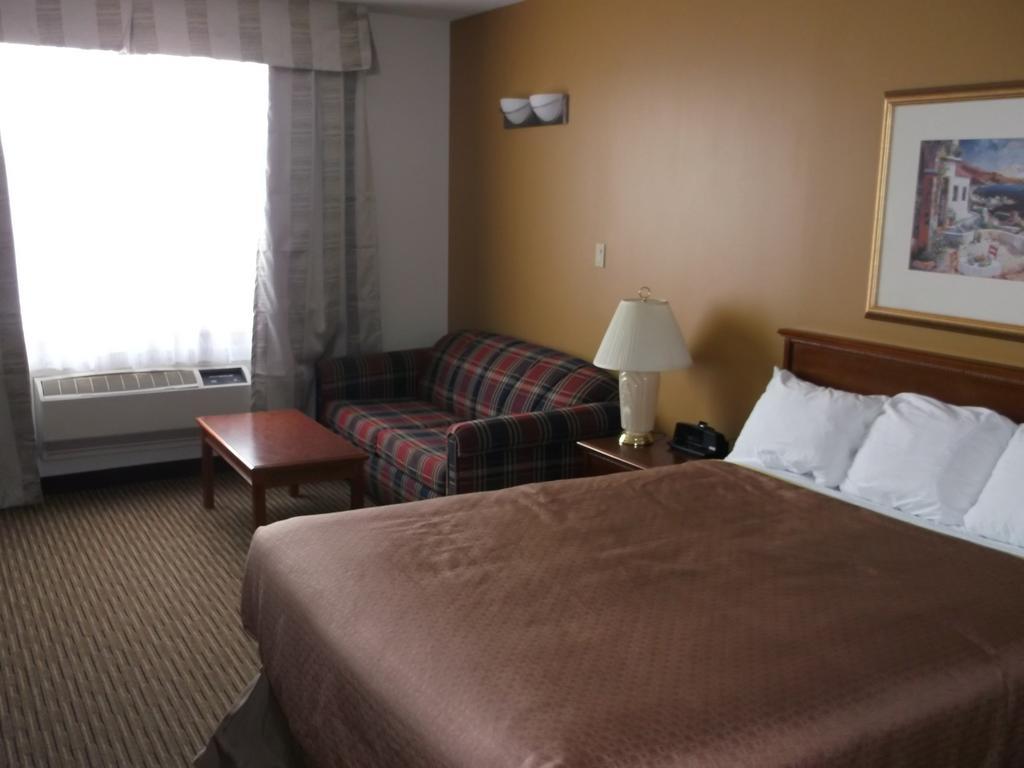 Foxwood Inn And Suites Fox Creek Zimmer foto