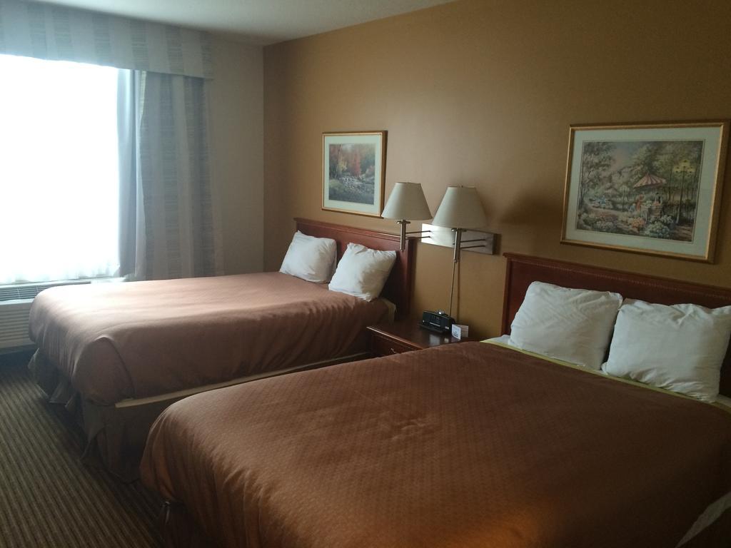 Foxwood Inn And Suites Fox Creek Zimmer foto